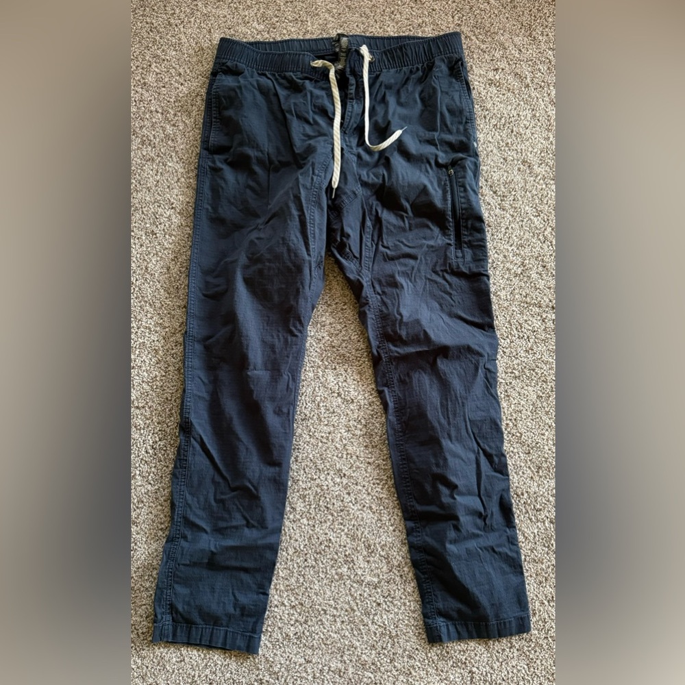 Vuori men’s rip stop casual pants size Large